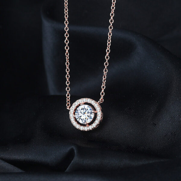 Women's Stylish Round Zircon Pendant Clavicle Chain - Image 9